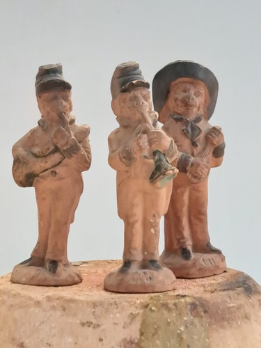 Trois singes soldats musiciens - trois,