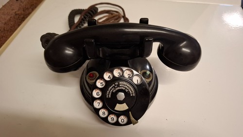 Téléphone ancien cadran - à,
