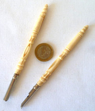 PAIRE DE PORTE PLUMES ANCIENS