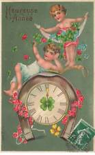 MIKI-DP6-019- HEUREUSE ANNEE ENFANTS SUR UNE HORLOGE GEANTE TREFLES CHANCE