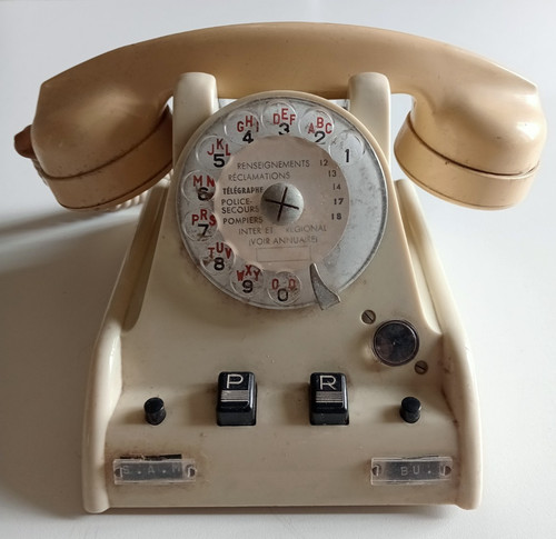 Ancien telephone cadran - a,