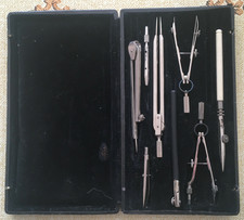 ANCIENNE BOITE de '' COMPAS ''