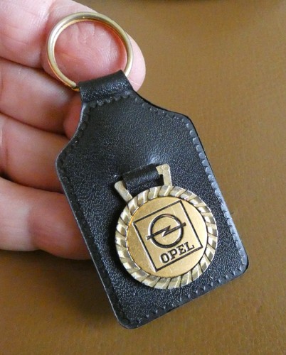 Ancien porte cle - , automobile