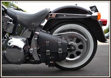 Sacoche latérale en cuir NOIR