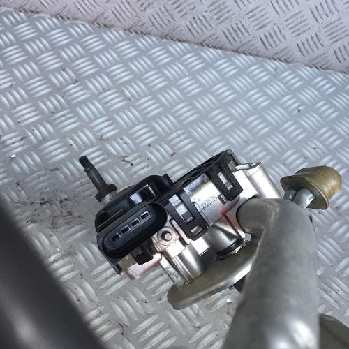 Moteur essuie glace avant