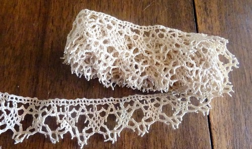 Dentelle ancienne aux fuseaux - ,