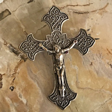 Croix montée en Broche Jésus