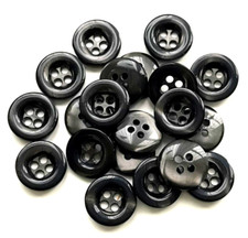 B 15. LOT 20 BOUTONS VINTAGE