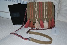 Sac bandoulière IKKS "the cameraboy", nubuck kaki et pompons.