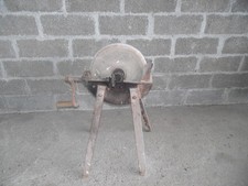 ANCIENNE MEULE A EAU