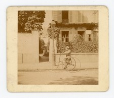 PHOTO 1888, le garçon sur un