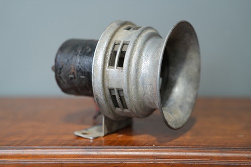 Vtg 12v auto - 12v, parade