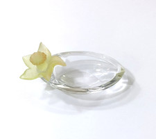 crystal and glass paste cup / sculpture signed DAUM FRANCE model JONQUILLE