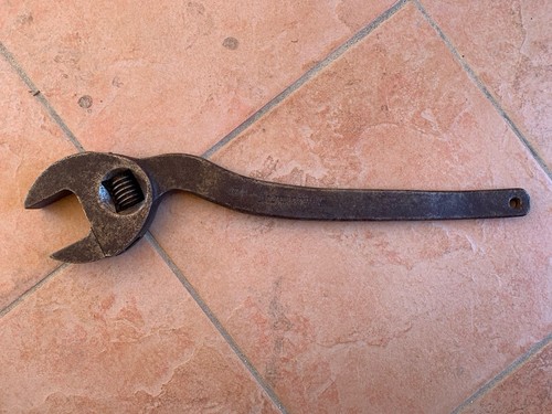 Ancienne clé molette - ancienne,