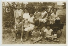 Groupe d'enfants sur un