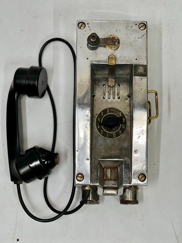 Ancien téléphone mural - , de