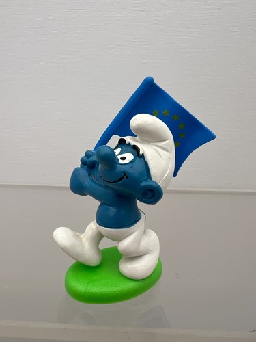 Figurine schtroumpfs drapeau