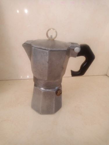 Petite cafetière italienne - petite,