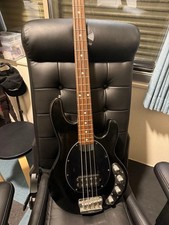 Guitare basse MUSICMAN