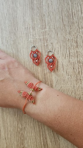 Parure artisanale - , en