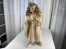 Poupée d'artiste en