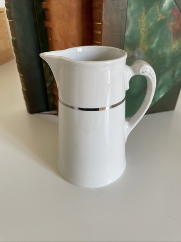 Petit crémier pot à lait - à,