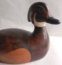 Canard sculpté à la main