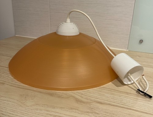 Lustre rétro plastique - en,