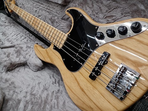 Guitare basse électrique