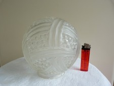 Verrerie des Hanots modèle aux Turbans globe verre pressé Art déco 1930