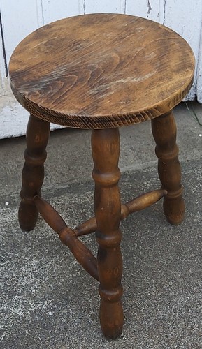Ancien tabouret tripode pieds - ancien,