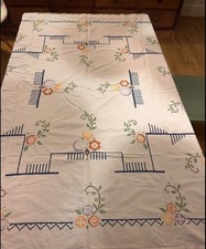ancienne nappe en lin brodée