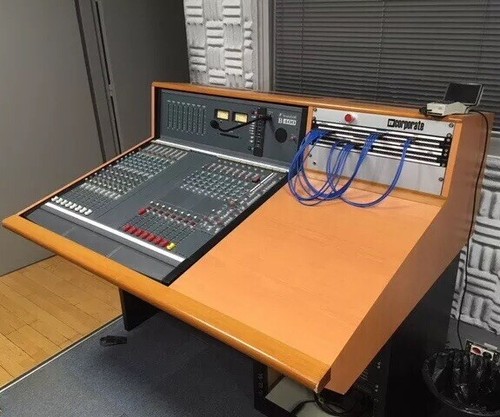Mixer studio post production - /,