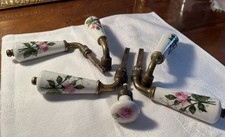 Lot De 5 Poignées Anciennes En Porcelaine Et D’un Bouton Poussoir.