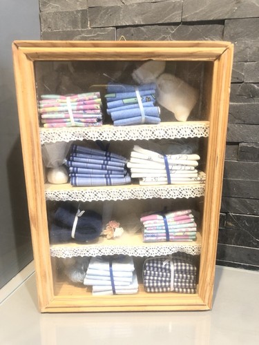 Vitrine miniature armoire