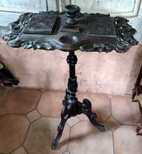 Rare table de fumeur en bois