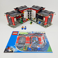LEGO 10027 - Train Engine Shed 9V Engine Shed Workshop 100% complete with OBA TOP