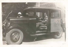 OLD PHOTOGRAPH VINTAGE CAR PEUGEOT 201? AND TWO YOUNG PEOPLE