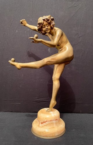 Bronze jongleuse par - la,