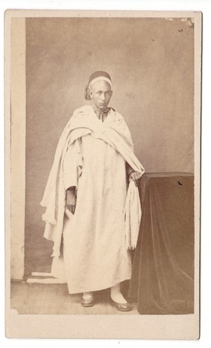 Jeune algérien burnous - algérien, en
