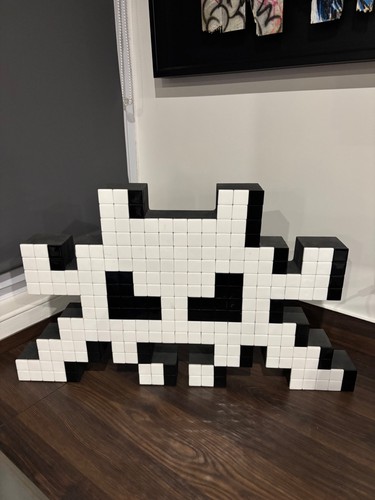 Invader banksy walled - invader,