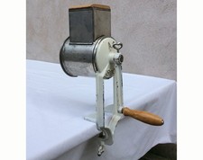 RAPE A FROMAGE - NOIX - AMANDE