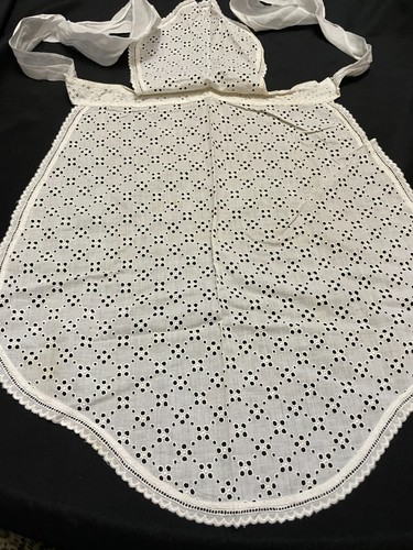 Ancien tablier broderie