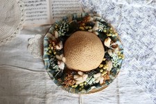 Chapeau décoratif vintage en paille avec fleurs séchées - Style cottage core