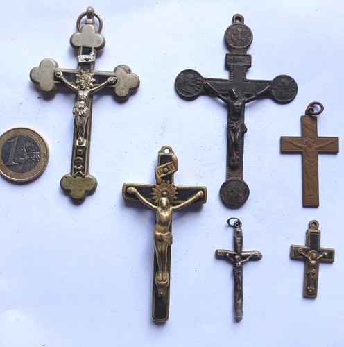 Médailles crucifix anciens