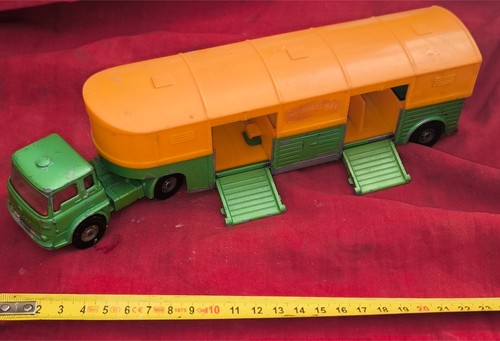 Camion remorque vert - camion, et