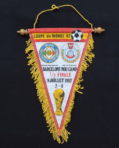 Fanion coupe monde 1982 2 - fanion, 1/2