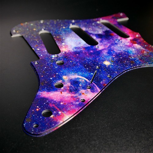 Fender strat pickguard - fender, •