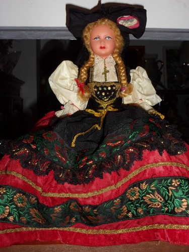 Belle poupée alsacienne - belle,