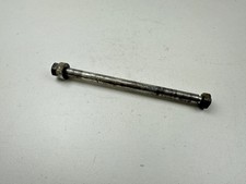 AXE DE ROUE ARRIERE DERBI